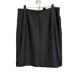 Tahari Women’s Black Knee Length Pencil Skirt Straight Fit Back Slit Size 12